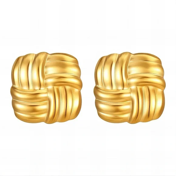 90’s Chic Gold Woven Earrings - Picture 2 of 2